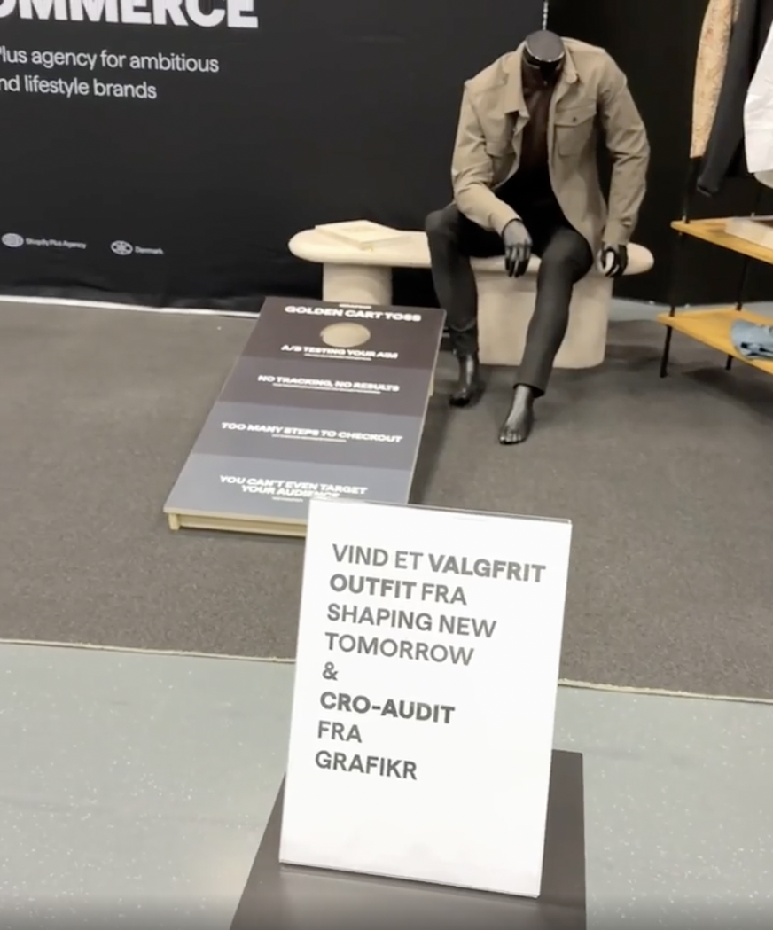 Planches cornhole personnalisées utilisées dans un concours de bureau